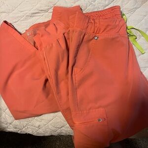 Figs coral color scrub set